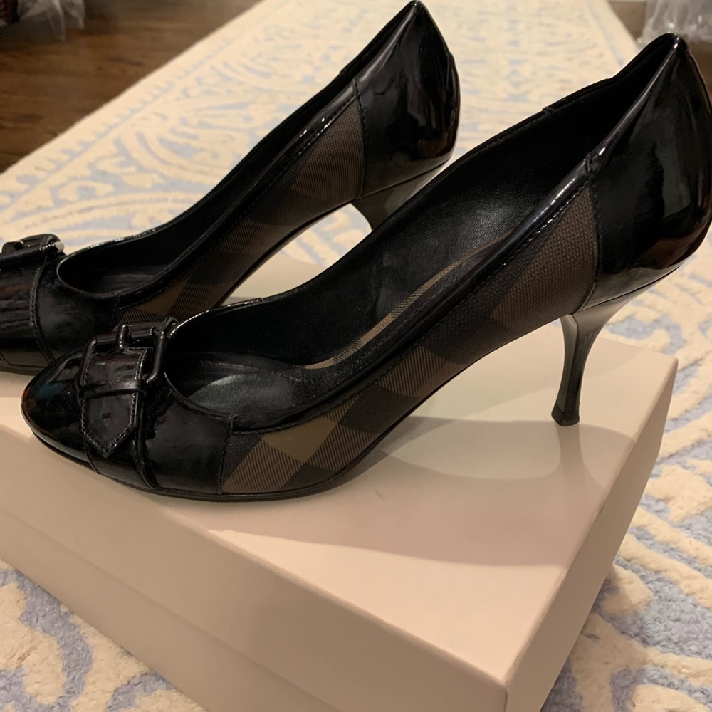 Burberry pumps
